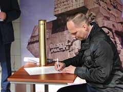 Podpisania Aktu Erekcyjnego i wmurowania pamiątkowej Kapsuły Czasu w nowo budowanej hali sporotwej PSP - 3  (11)
